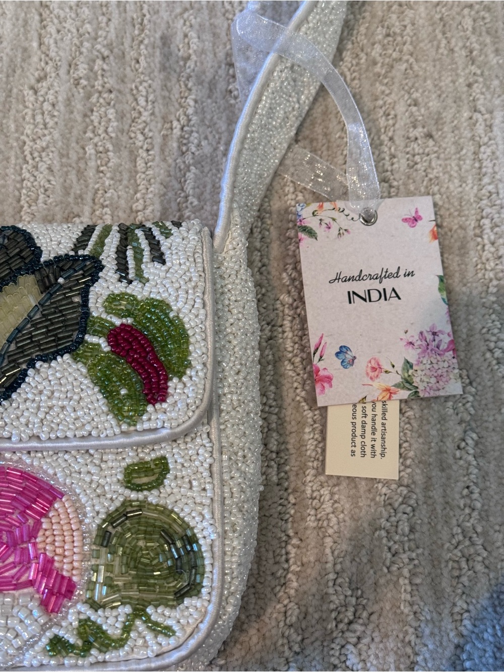 NWT~ Viral Beaded Floral Embroidered Shoulder Bag in White and Green - Picture 4 of 7
